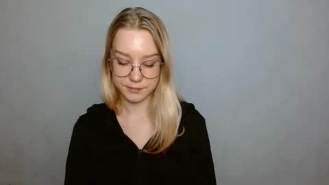 Snapshot of abbymoore__ chatting on 01/28/25, 01:05 Abby Lovense is active online show from 01/28/25, 01:05