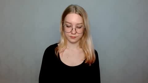 Snapshot of abbymoore__ chatting on 02/20/25, 11:09 Abby Lovense is active online show from 02/20/25, 11:09