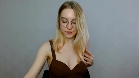 Abby Lovense is active online show from 02/25/25, 09:53