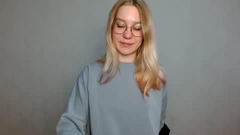 Snapshot of abbymoore__ chatting on 03/05/25, 11:28 Abby Lovense is active online show from 03/05/25, 11:28