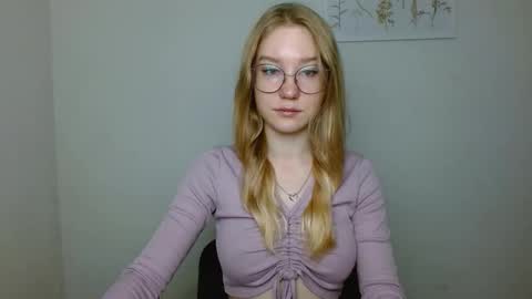 Snapshot of abbymoore__ chatting on 10/09/25, 08:45 Abby Lovense is active online show from 10/09/25, 08:45