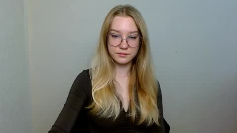 Abby Lovense is active online show from 11/14/25, 10:25