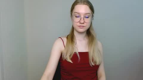 Abby Lovense is active online show from 03/21/26, 11:26