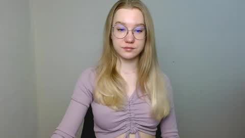 Abby Lovense is active online show from 04/05/26, 03:09