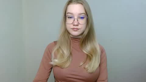 Abby Lovense is active online show from 04/15/26, 10:44