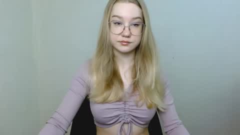 Abby Lovense is active online show from 04/19/26, 11:09