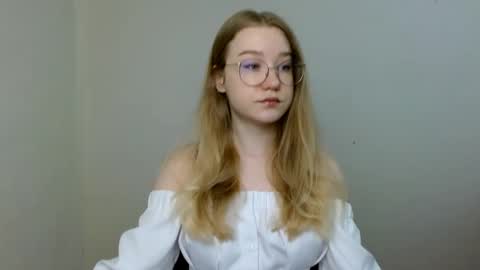 Abby Lovense is active online show from 04/23/26, 10:25