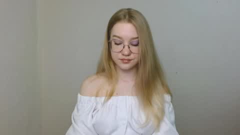 Abby Lovense is active online show from 04/23/26, 12:29