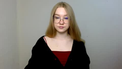 Abby Lovense is active online show from 04/26/26, 11:19