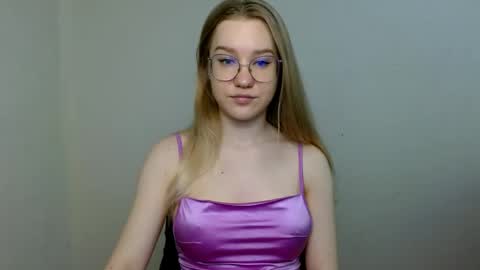 Snapshot of abbymoore__ chatting on 06/08/26, 10:04 Abby Lovense is active online show from 06/08/26, 10:04