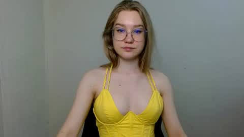 Abby Lovense is active online show from 06/12/26, 10:25