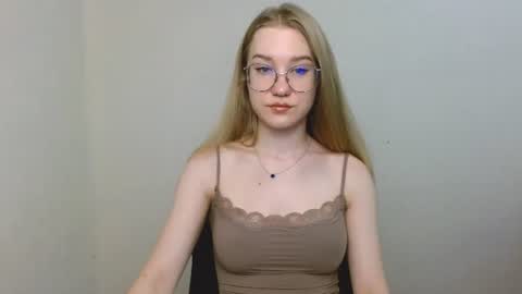 Abby Lovense is active online show from 08/02/26, 10:03