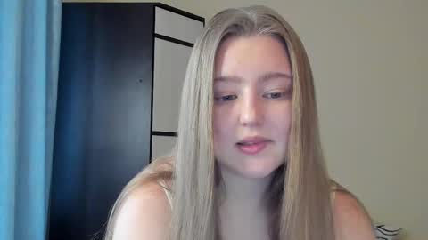 Snapshot of abbywyte chatting on 03/09/25, 02:54 Abby    Stream at Sat  Sun  Mon  Fri online show from 03/09/25, 02:54
