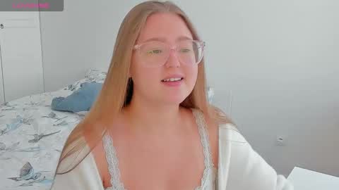 Snapshot of abbywyte chatting on 09/28/25, 03:06 Abby    Stream at Sat  Sun  Mon  Fri online show from 09/28/25, 03:06