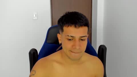 Independence model AbelAsburgo online show from 01/04/25, 09:52