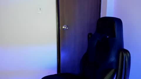 Independence model AbelAsburgo online show from 01/05/25, 06:46