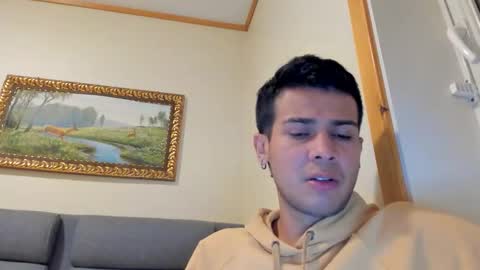 Independence model AbelAsburgo online show from 09/11/25, 09:04