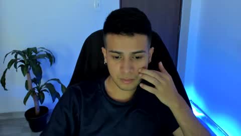 Independence model AbelAsburgo online show from 10/11/25, 08:07