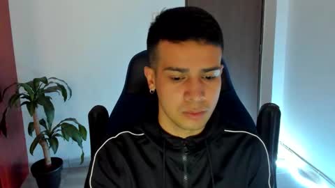 Independence model AbelAsburgo online show from 10/14/25, 10:49