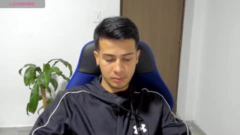 Independence model AbelAsburgo online show from 11/04/25, 02:43