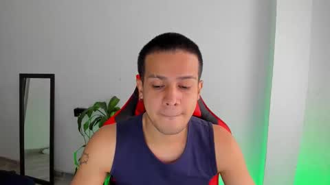 Independence model AbelAsburgo online show from 02/08/26, 10:46