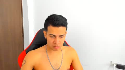 Independence model AbelAsburgo online show from 07/13/26, 07:49