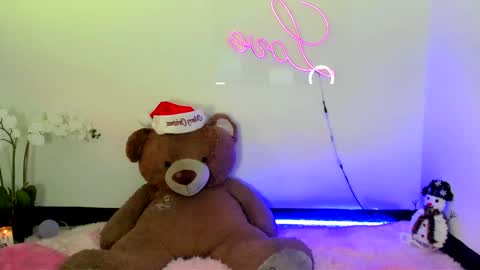  Abella and Kendra  online show from 12/31/24, 09:06