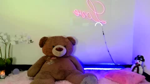  Abella and Kendra  online show from 01/02/25, 10:11