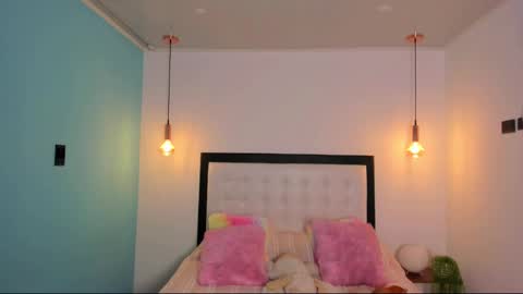  Abella and Kendra  online show from 03/08/25, 08:14