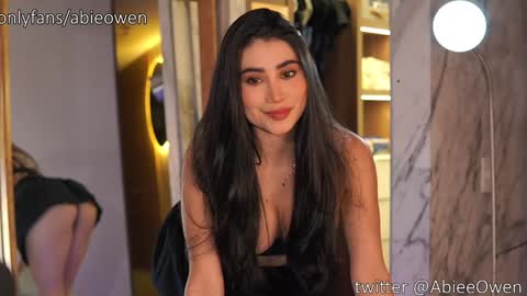 abie_owen online show from 09/23/25, 12:13