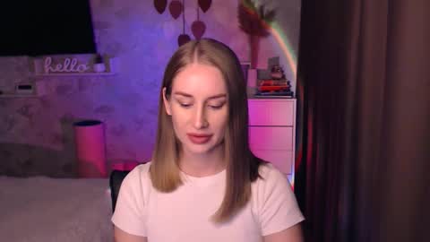 Anna online show from 10/08/25, 06:49