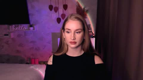 Snapshot of abigail_flex chatting on 11/13/25, 04:39 Anna online show from 11/13/25, 04:39