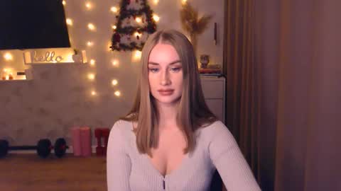 Snapshot of abigail_flex chatting on 12/13/25, 08:14 Anna online show from 12/13/25, 08:14