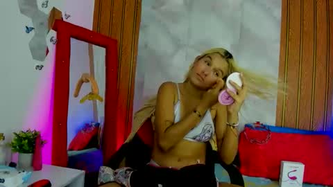 Snapshot of abigailsandoval chatting on 05/15/26, 06:15 abi online show from 05/15/26, 06:15