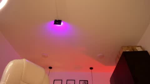 Snapshot of abiigaiil_ chatting on 02/08/25, 12:28 Abigail online show from 02/08/25, 12:28