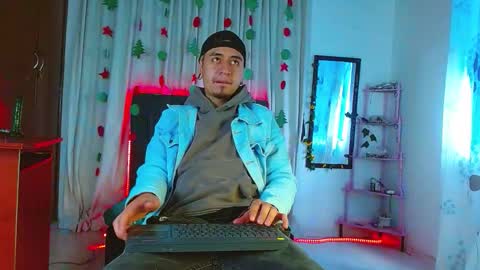 Snapshot of abnerdam chatting on 11/12/25, 02:39 abnerdam online show from 11/12/25, 02:39