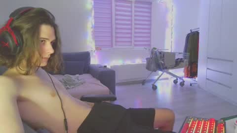 hi  cum in pvt noi extra tip online show from 12/18/24, 11:45