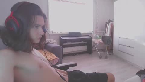 hi  cum in pvt noi extra tip online show from 02/06/25, 11:32