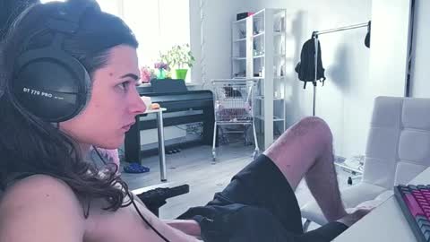 hi  cum in pvt noi extra tip online show from 04/22/26, 08:39