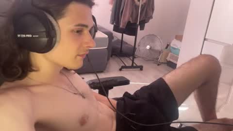 Snapshot of abobus123 chatting on 08/06/26, 12:29 hi cum in pvt noi extra tip online show from 08/06/26, 12:29