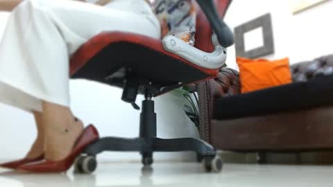 Abril Beltran online show from 10/07/25, 08:39