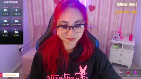 abril_ch_ online show from 03/08/25, 10:54