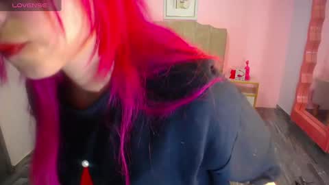 abril_ch_ online show from 09/09/25, 10:37