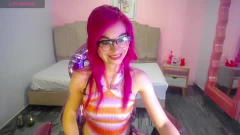 abril_ch_ online show from 09/19/25, 10:38