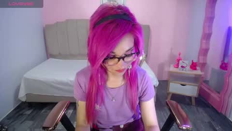 abril_ch_ online show from 10/03/25, 10:45