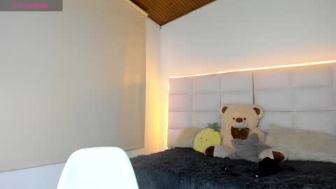 Snapshot of abril_dash chatting on 02/07/25, 07:38 Abril online show from 02/07/25, 07:38