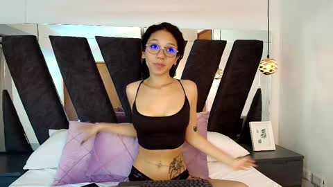 Snapshot of abril_lee__ chatting on 02/01/25, 01:55 Abril online show from 02/01/25, 01:55