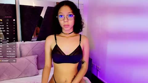 Snapshot of abril_lee__ chatting on 03/10/25, 08:01 Abril online show from 03/10/25, 08:01