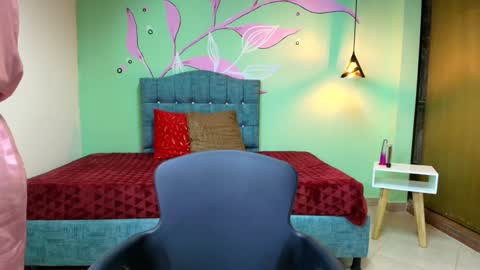 Snapshot of abril_matthews chatting on 12/13/24, 10:55 ABRIL MATTHEWS online show from 12/13/24, 10:55