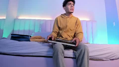 Abril and Julian online show from 06/10/26, 11:42